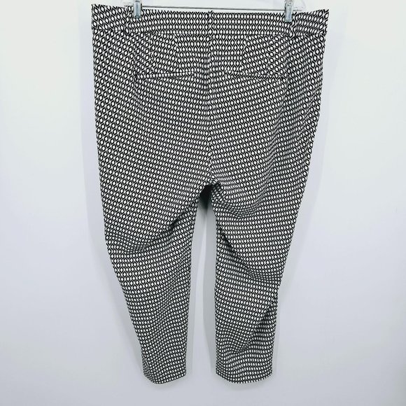 Lane Bryant Dress Work Pants 22 Black White Geometric Print Stretchy Ankle Crop - Picture 10 of 11